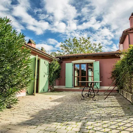 Spacious Holiday In Grosseto With Swimming Pool Villa