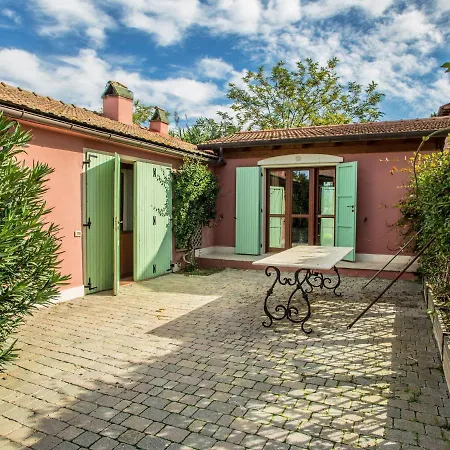 Spacious Holiday In Grosseto With Swimming Pool Villa